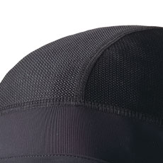 頭部メッシュ素材で通気性を確保