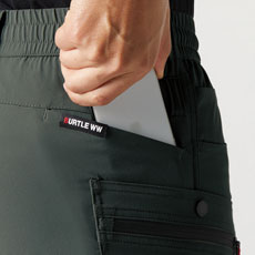 スマートフォン収納バックポケット