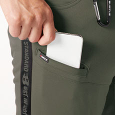 マルチポケット(右)