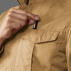 胸ペンさし（左）