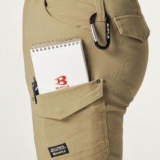 カーゴポケット(左)