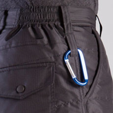 両脇ツインループ、両脇ウォームアップポケット、後脇シャーリングゴム仕様