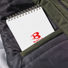 内ポケット(左)、全天候型保温素材「サーモトロン ラジポカ」(ボディー部分)