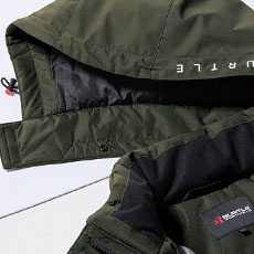 大型フードスピンドル付き(ボタン止め着脱使用)、起毛トリコット(襟)