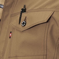 胸ペンさし(左)