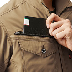 野帳(レベルブック)が入る大容量ポケット(右・深さ21cm)