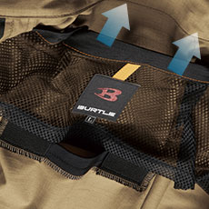 衣服内の空気の循環を促す、背裏エアダクト(ボタン止め)[エアーホース]