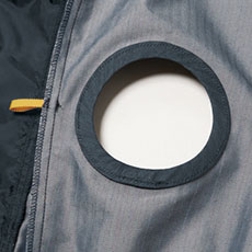 背中ファン取付口