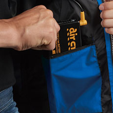 左内側バッテリーポケット(ファスナー止め)