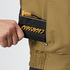 右脇バッテリーポケット(マジックテープ止め)