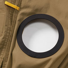 背中ファン取付口