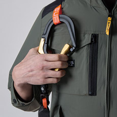 ハーネスフックハンガー取付ベルト&取り出し口