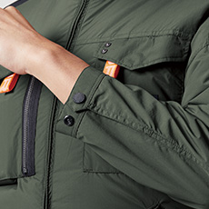 カフスアジャスター