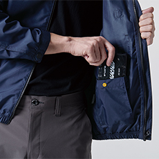 内バッテリーポケット(左・ドットボタン止め)