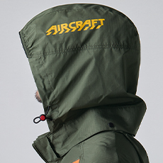 大型フードスピンドル付き(ボタン止め脱着仕様)/ヘルメット対応/フードプリント