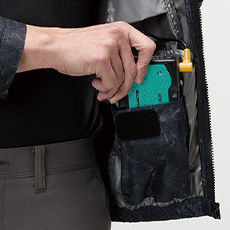 内バッテリーポケット(左・マジックテープ止め)