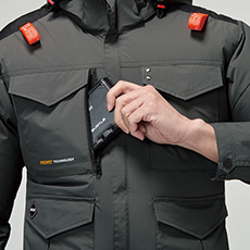 バッテリー収納ポケット(右胸ファスナー止め・コードホール付き)