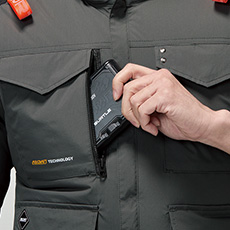 バッテリー収納ポケット(右胸ファスナー止め・コードホール付き)