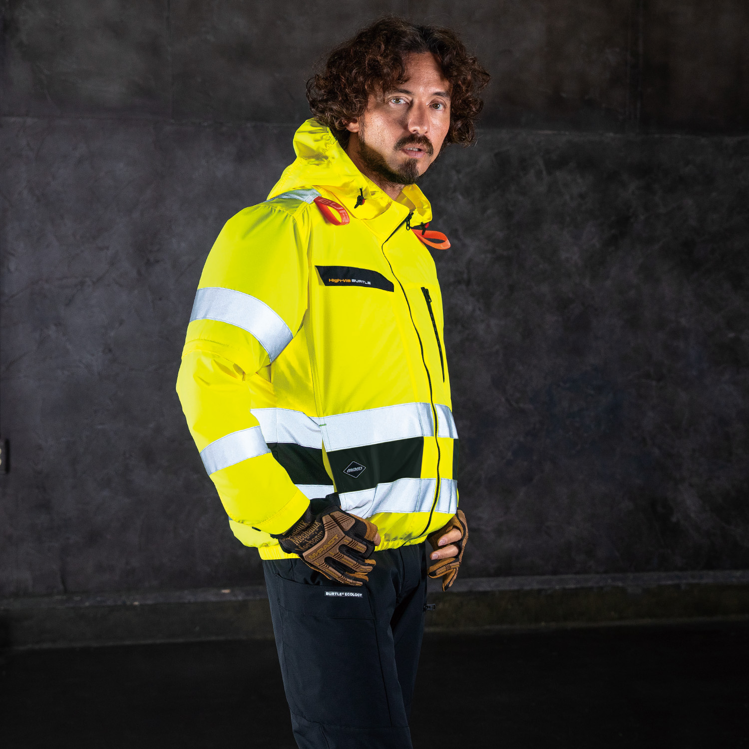 バートル(BURTLE)空調服・エアークラフト AC2111 ファン付き作業服の製品モデル着用画像