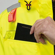 右胸ポケット、ハーネスフックハンガー取付ベルト&取り出し口