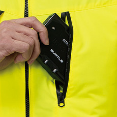 バッテリー収納ポケット(右胸ファスナー止め・コードホール付き)