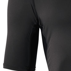 脇部に通気性の良いメッシュ素材