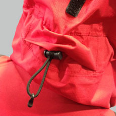 フード調節付き(首元後ろ)