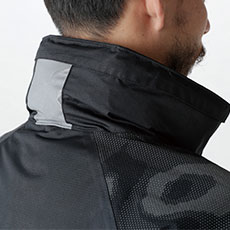 収納できる蛍光フード。