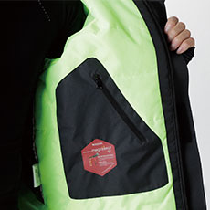 内ポケット付き。