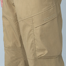 両サイドに便利なカーゴポケット付き