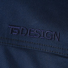 右肩後ろに刺繍