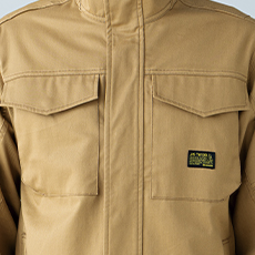 前立て、ポケットはフラップ仕様