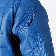 左袖マルチスリーブポケット。