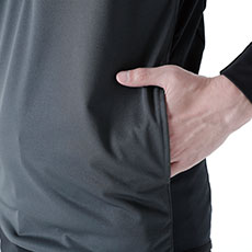 便利な脇ポケット。