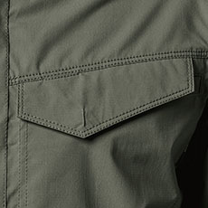 フラップ付きポケット(左胸)