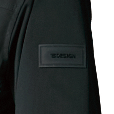 左袖にロゴワッペン付き