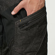 物を取り出しやすいクイックアクセスポケット+TS DESIGNオリジナルスライダー