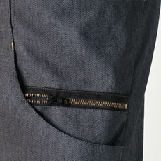 左側ファスナー付きダブルポケット仕様