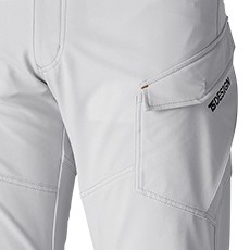 フラップ付きカーゴポケット