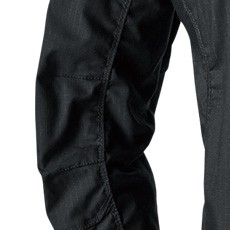 肘の曲げ伸ばしがスムーズになり、より動きやすい立体仕様