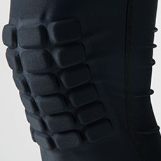 ひざ部分に衝撃を吸収するクッションブロック