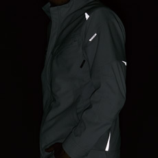 360度反射機能、どこから見ても反射パーツが反射して安全性確保