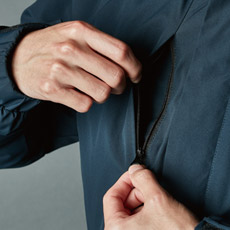 右胸ファスナーポケット