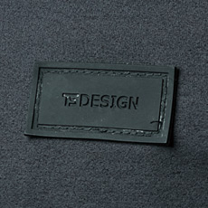 左胸シリコン素材でやわらかいロゴワッペン