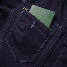 右胸ファスナーポケット(野帳が入る)