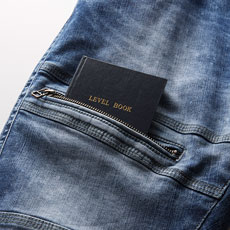 野帳が入るカーゴファスナーポケット