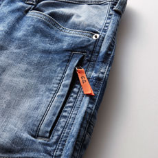 左引き手プリントとファスナー隠しポケット