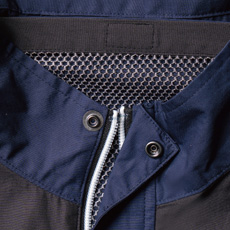 隠しドットボタン(首元・裾)