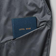 ファスナーポケット(野帳が入る)