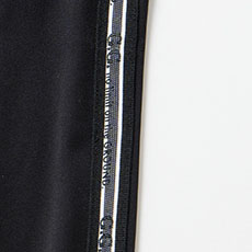 ロゴ入りラインテープ